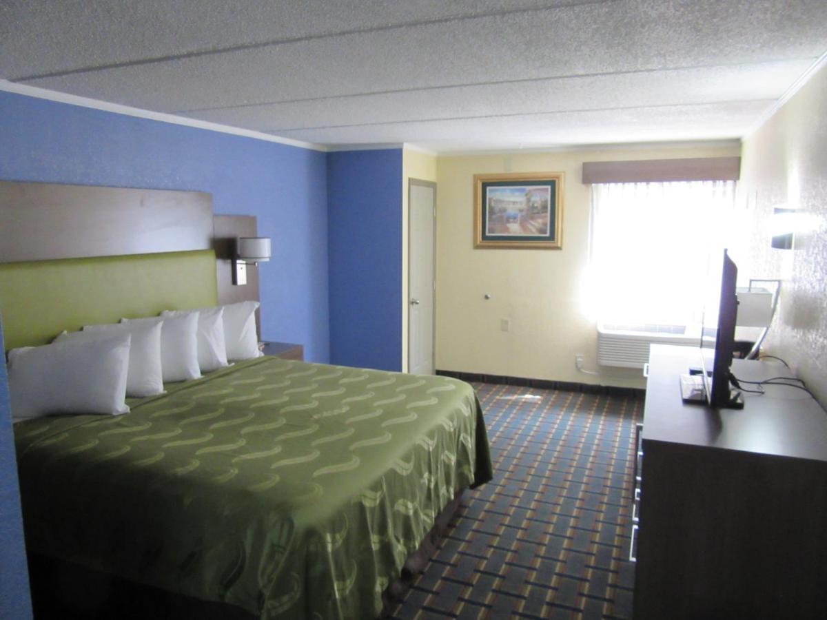 Hotel Quality & Near Six Flags East 2*